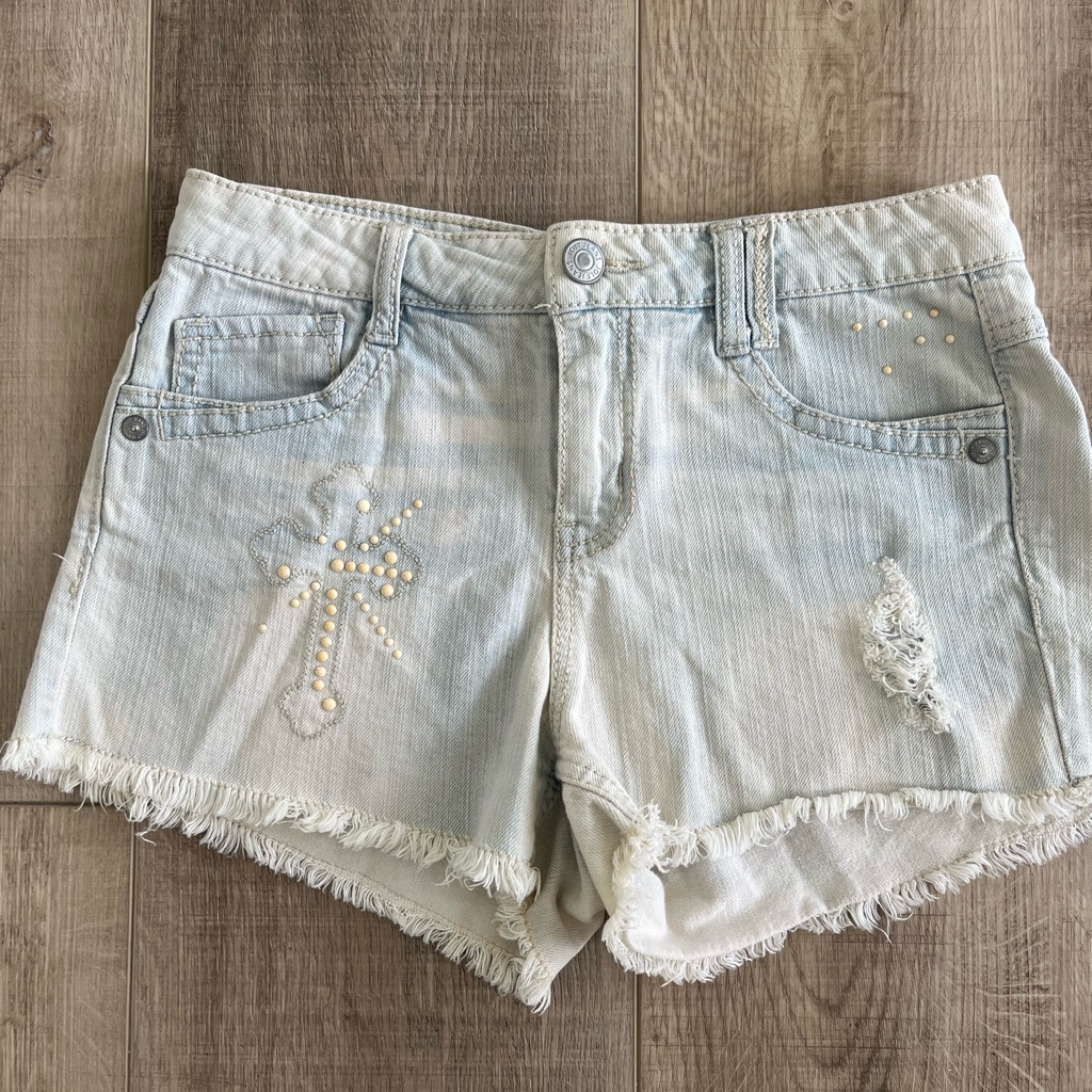 Jolt Vtg Y2k Light Wash Blue Denim Shorts Size 7 Distressed Hem Cross 9” Rise